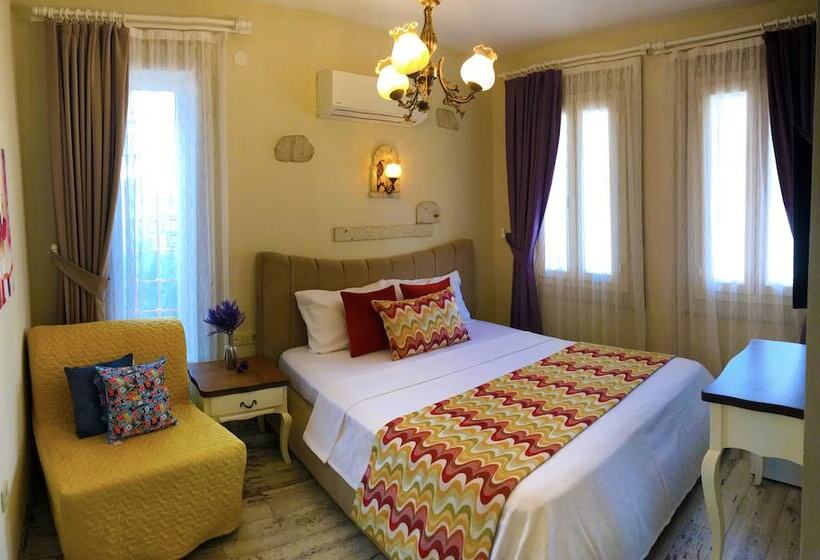 غرفة ديلوكس مطلة على حمام السباحة, June Alaçatı Adult Only