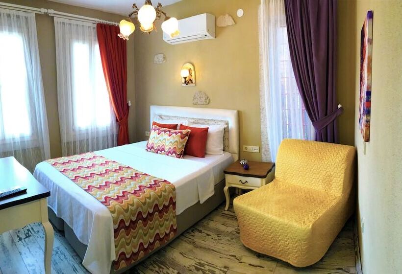 غرفة ديلوكس مطلة على حمام السباحة, June Alaçatı Adult Only