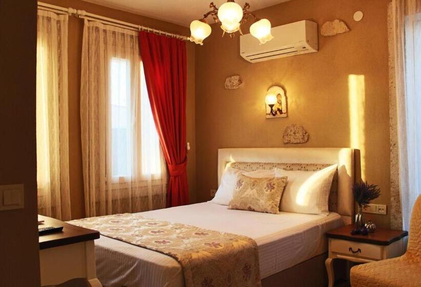 غرفة ديلوكس مطلة على حمام السباحة, June Alaçatı Adult Only