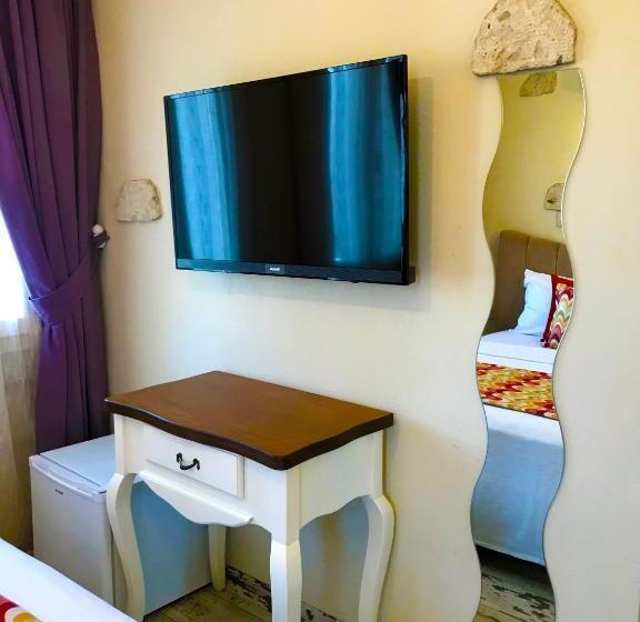 غرفة ديلوكس مطلة على حمام السباحة, June Alaçatı Adult Only