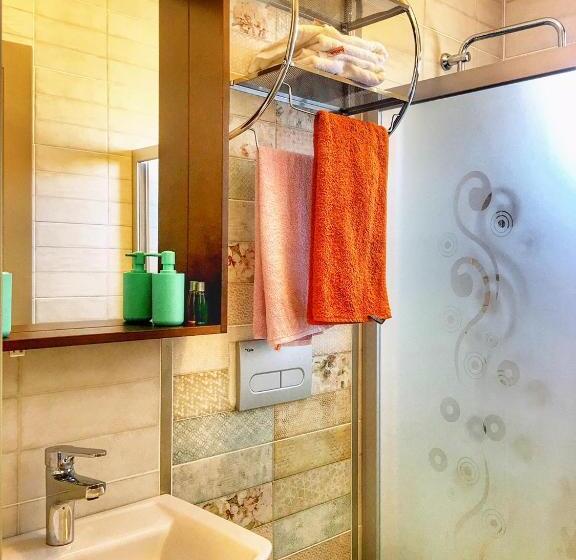 غرفة ديلوكس ثلاثية مطلة على حمام السباحة, June Alaçatı Adult Only