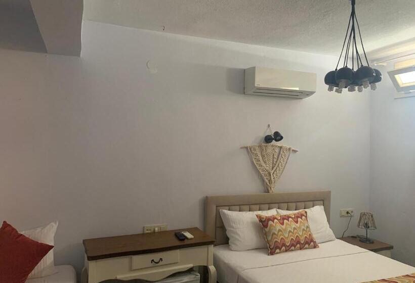 غرفة إقتصادية ثلاثية, June Alaçatı Adult Only