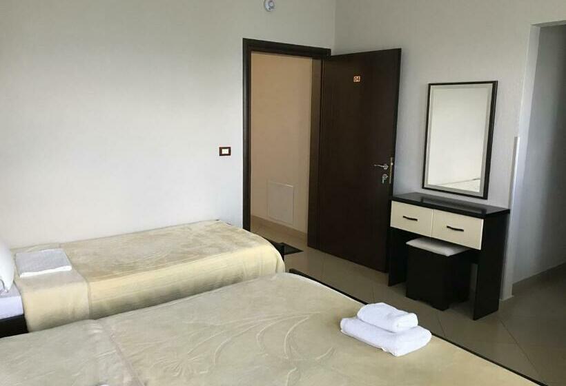 חדר קלאסי לשלושה, Camping Lin