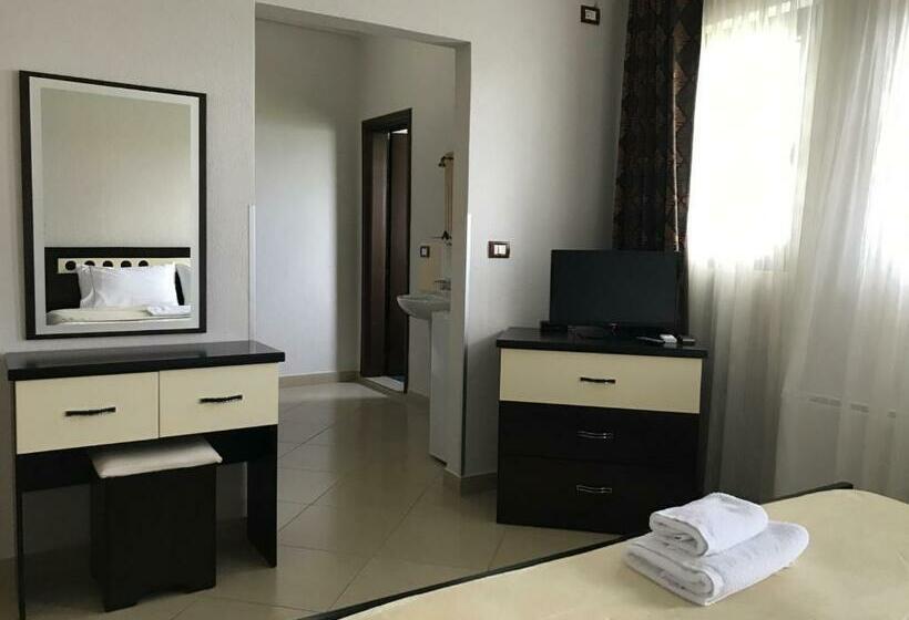 חדר קלאסי לשלושה, Camping Lin