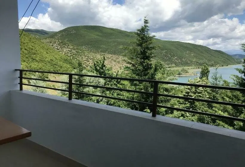 اتاق کلاسیک سه تخته, Camping Lin