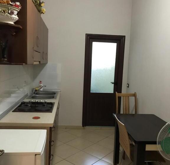 דירת חדר, Camping Lin