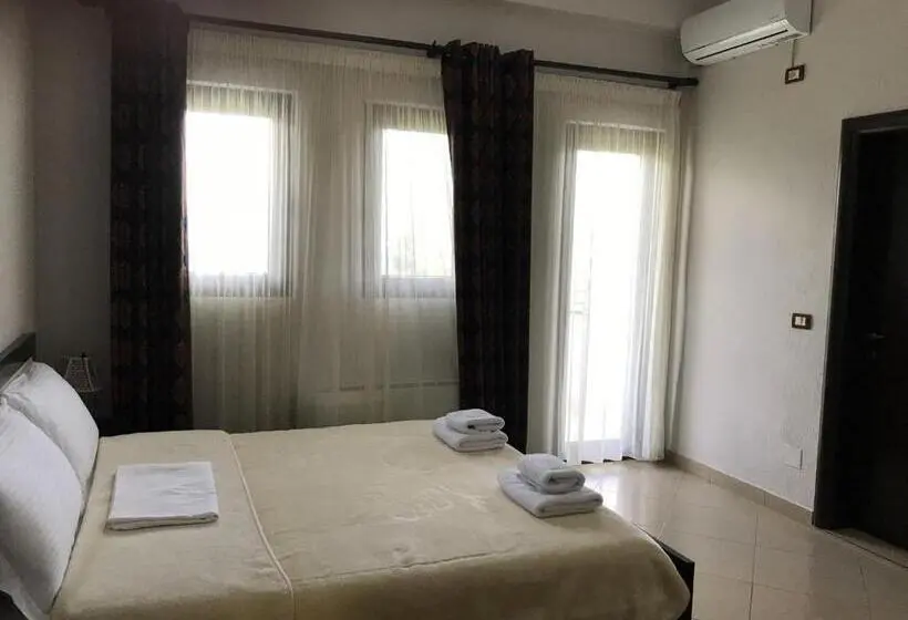 اتاق استاندارد با چشم‌انداز دریاچه, Camping Lin