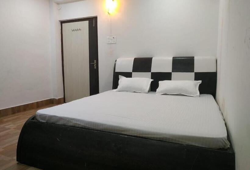 キングサイズベッドのデラックスルーム, Maurya Royal