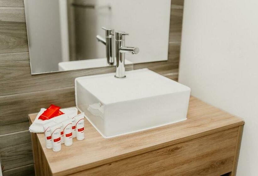 اتاق استاندارد, Nightcap At Barkly