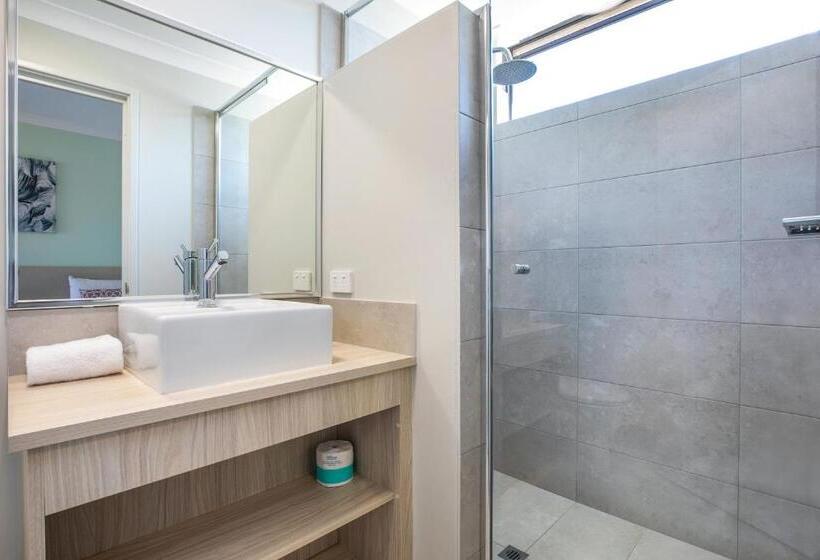 اتاق استاندارد, Nightcap At Barkly