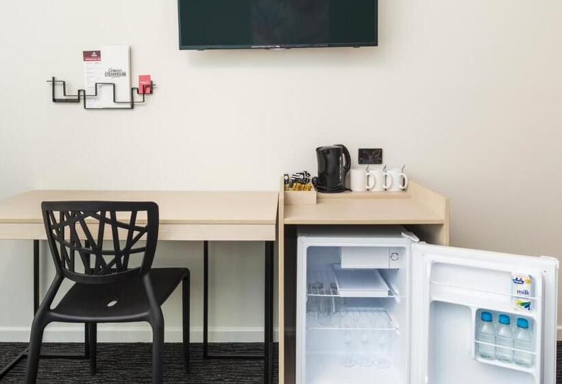 اتاق استاندارد, Nightcap At Barkly