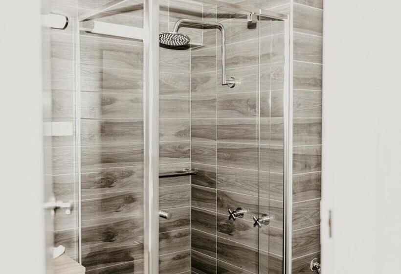 اتاق استاندارد, Nightcap At Barkly