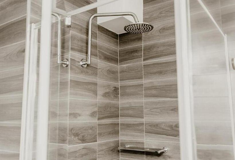 اتاق استاندارد, Nightcap At Barkly