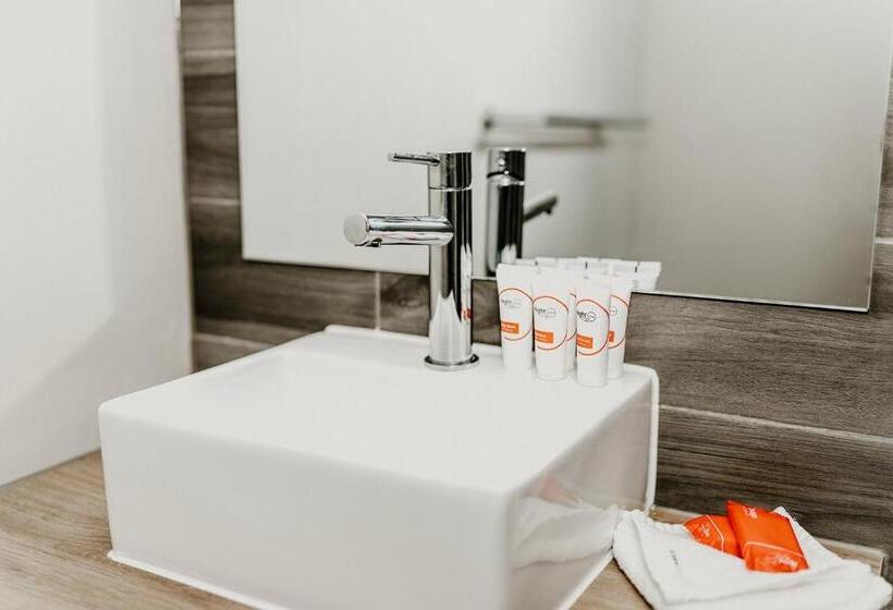 اتاق استاندارد, Nightcap At Barkly