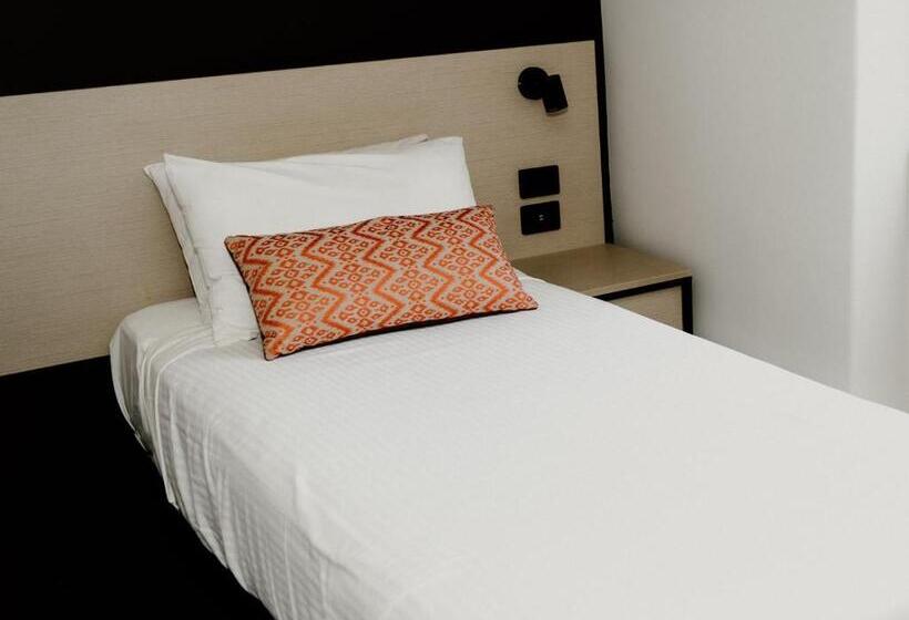 اتاق استاندارد, Nightcap At Barkly