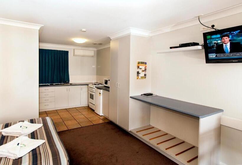 اتاق خانوادگی, Jefferys Motel