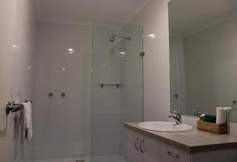 اتاق استاندارد سه نفره, Alpine Hotel Bright