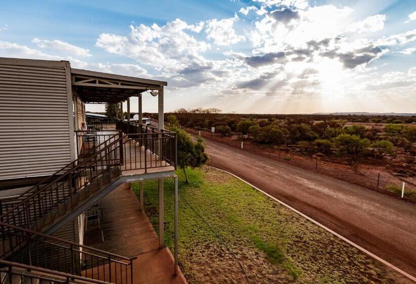 اتاق استاندارد, Oasis Newman