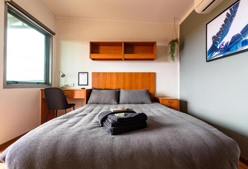 اتاق استاندارد, Oasis Newman