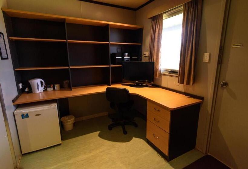 اتاق سوپریور یک تخته, Oasis Newman