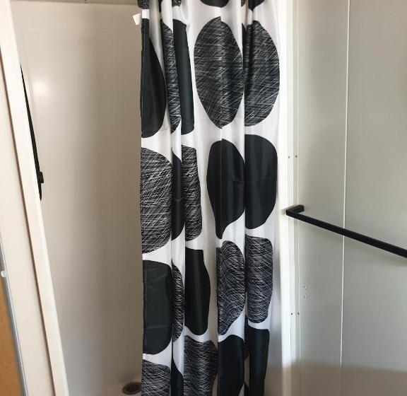 اتاق استاندارد یک نفره, Oasis Newman