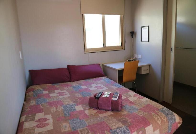 اتاق استاندارد, Oasis Newman