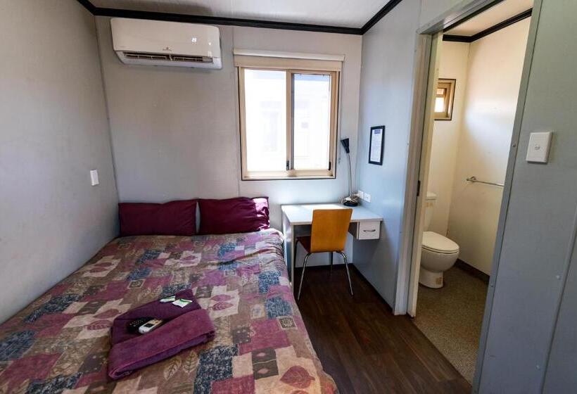 اتاق استاندارد, Oasis Newman