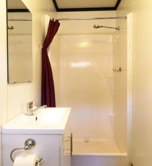 اتاق استاندارد, Oasis Newman