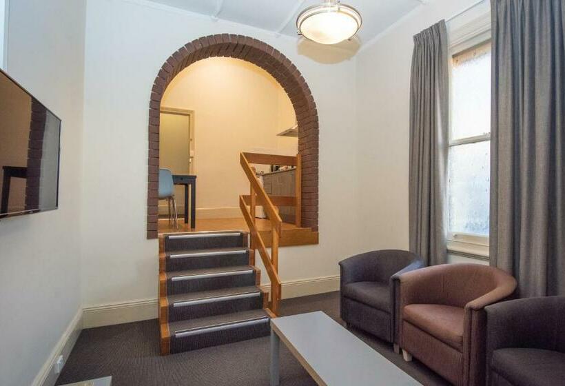 带2个卧室的公寓, The Mile End