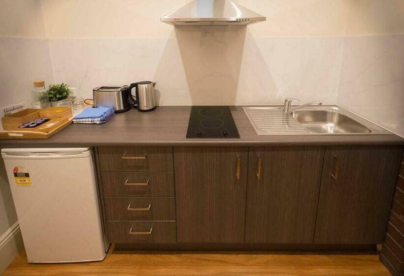 带2个卧室的公寓, The Mile End