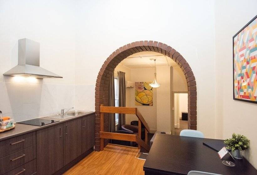 带2个卧室的公寓, The Mile End