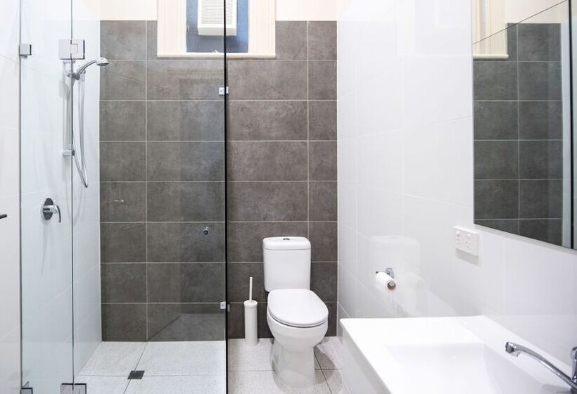 带共用浴室的标准房间, The Mile End