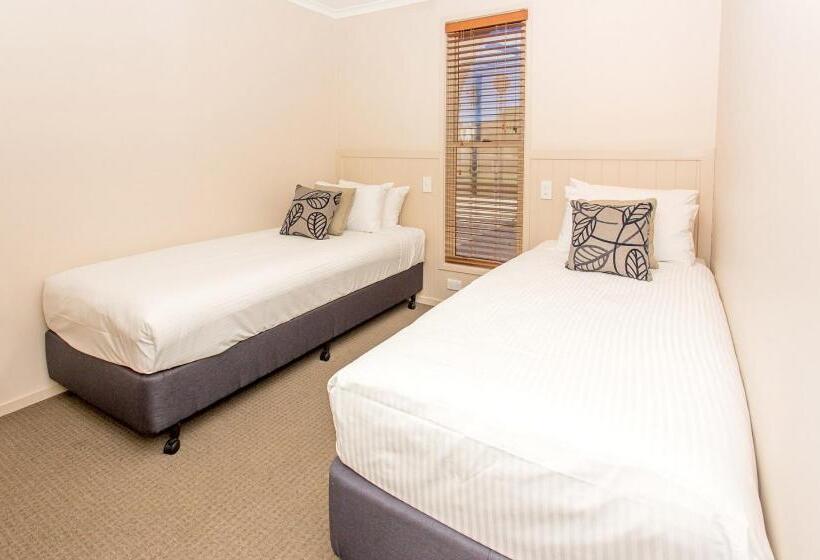 ویلای 3 خوابه, Paradise Tourist Park