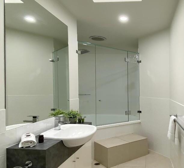 3ベッドルームアパートメント, Shells Apartments