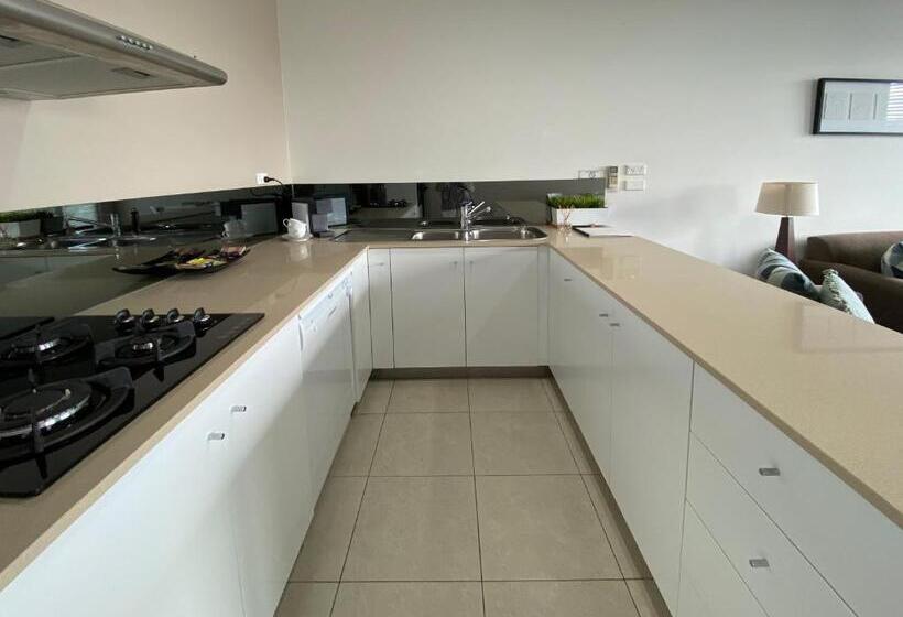 3ベッドルームアパートメント, Shells Apartments