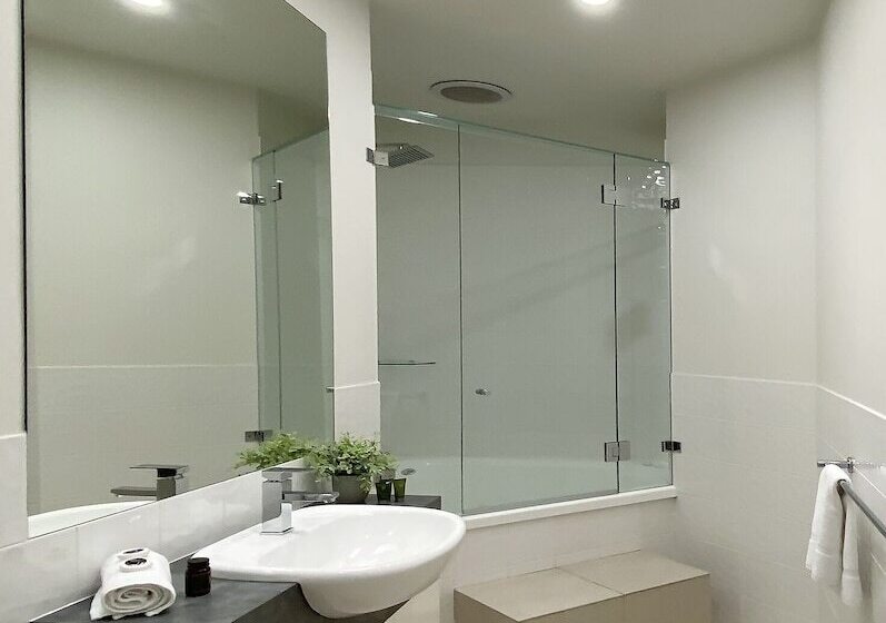 3ベッドルームアパートメント, Shells Apartments