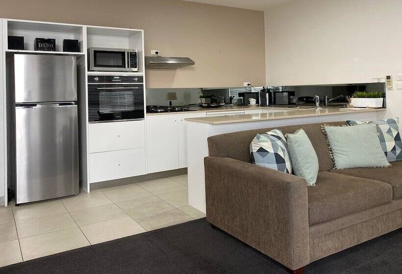 3ベッドルームアパートメント, Shells Apartments