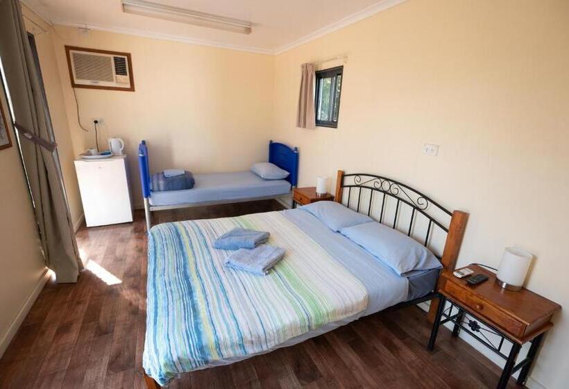 Economy Triple Room, Rockhampton Backpackers Yha