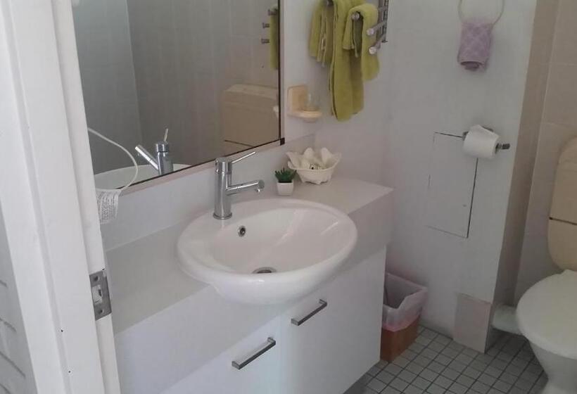 اتاق استاندارد با تخت بزرگ, Holland Park Motel