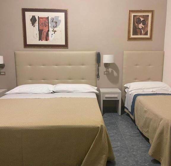 패밀리 룸, Ariella