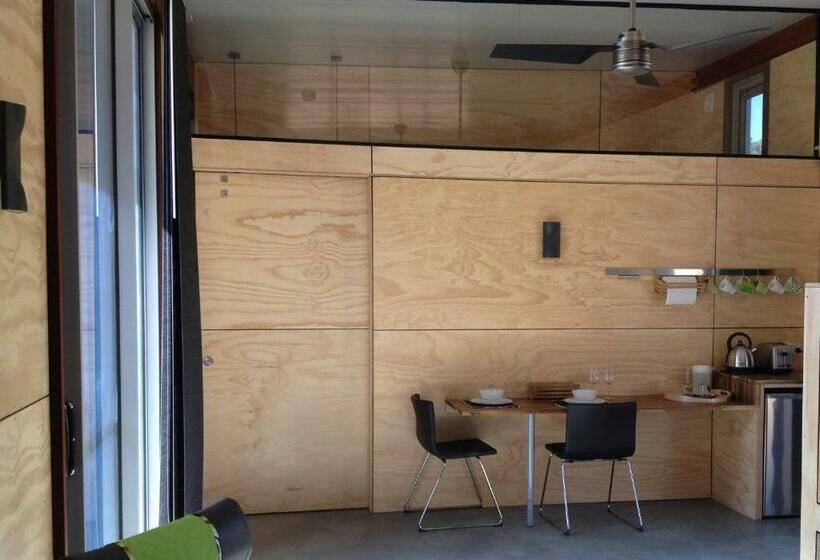 Люкс Deluxe Кровать Кинг, Bed + Bauhaus