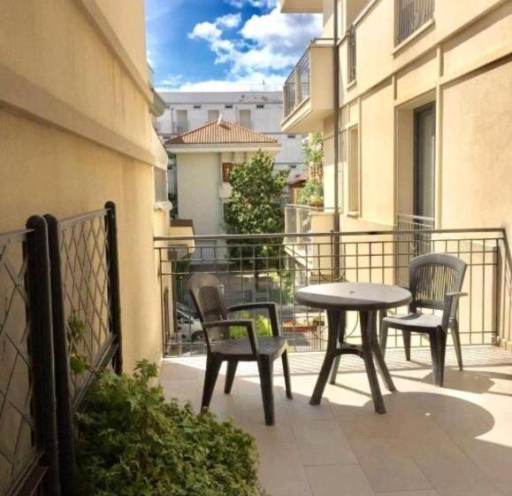 Escritório Estándar, Residence Ascot