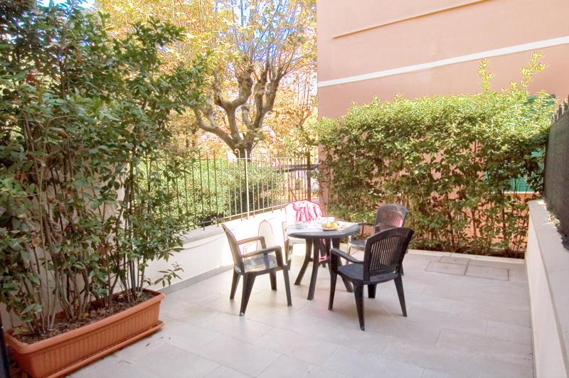 Escritório Estándar, Residence Ascot