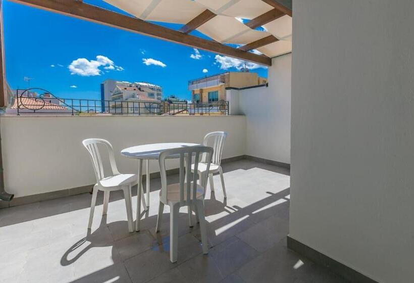 استودیوی استاندارد, Residence Ascot