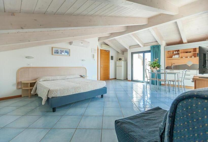 Escritório Estándar, Residence Ascot