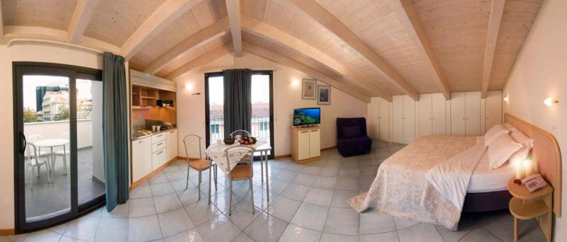 استودیوی استاندارد, Residence Ascot