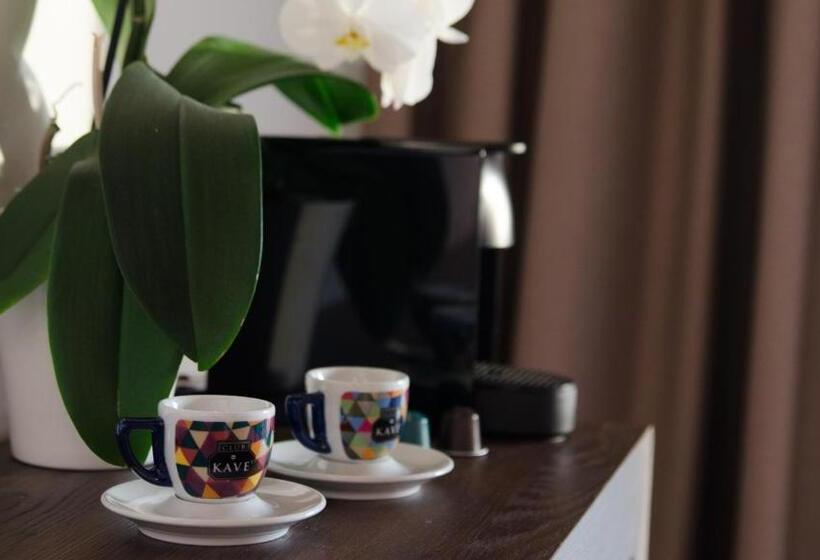 اتاق استاندارد با چشمانداز استخر, Il Poggio