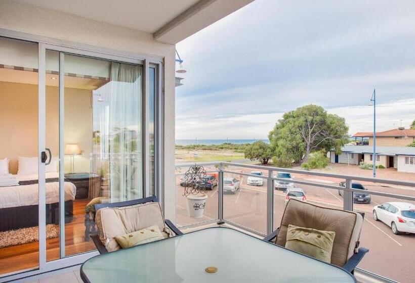 Апартаменты премиум класса с 1 спальней и видом на море, Spinnakers By Rockingham Apartments