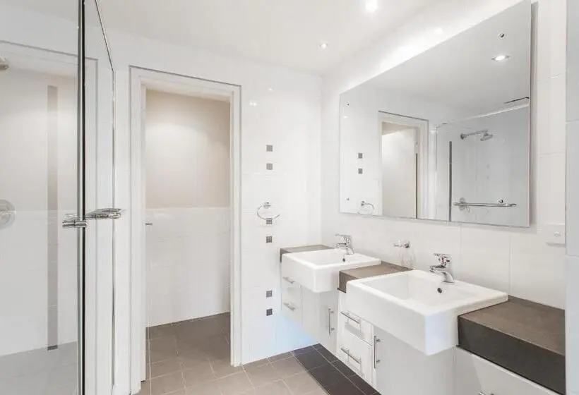 2 Bedroom Premium Apartment Sea View, Spinnakers By Rockingham Apartments