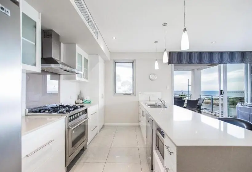 2 Bedroom Premium Apartment Sea View, Spinnakers By Rockingham Apartments